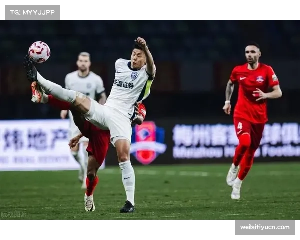 梅州客家恩戈姆抢断积极 中场防守覆盖面积大